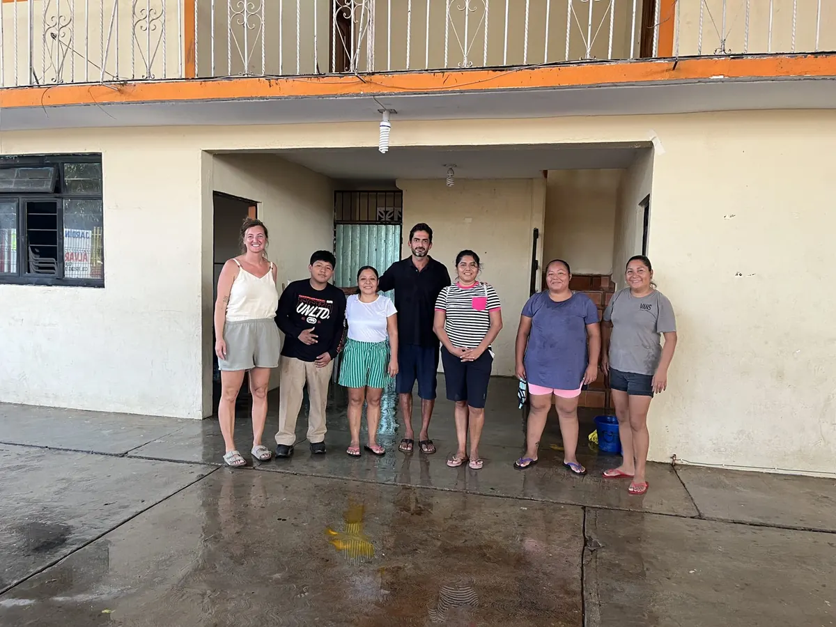 Jornada comunitaria en Brisas de Zicatela